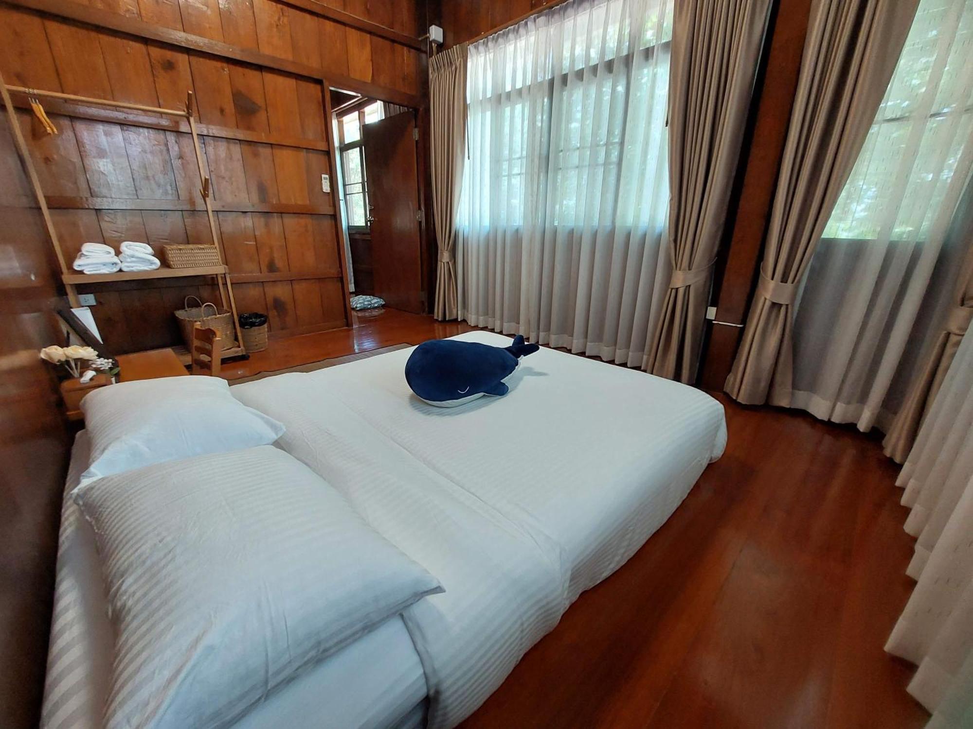 Whales Come To The River - Riverside - 3 Rooms On 2Nd Floor Ban Bang Phli Nua Exterior photo